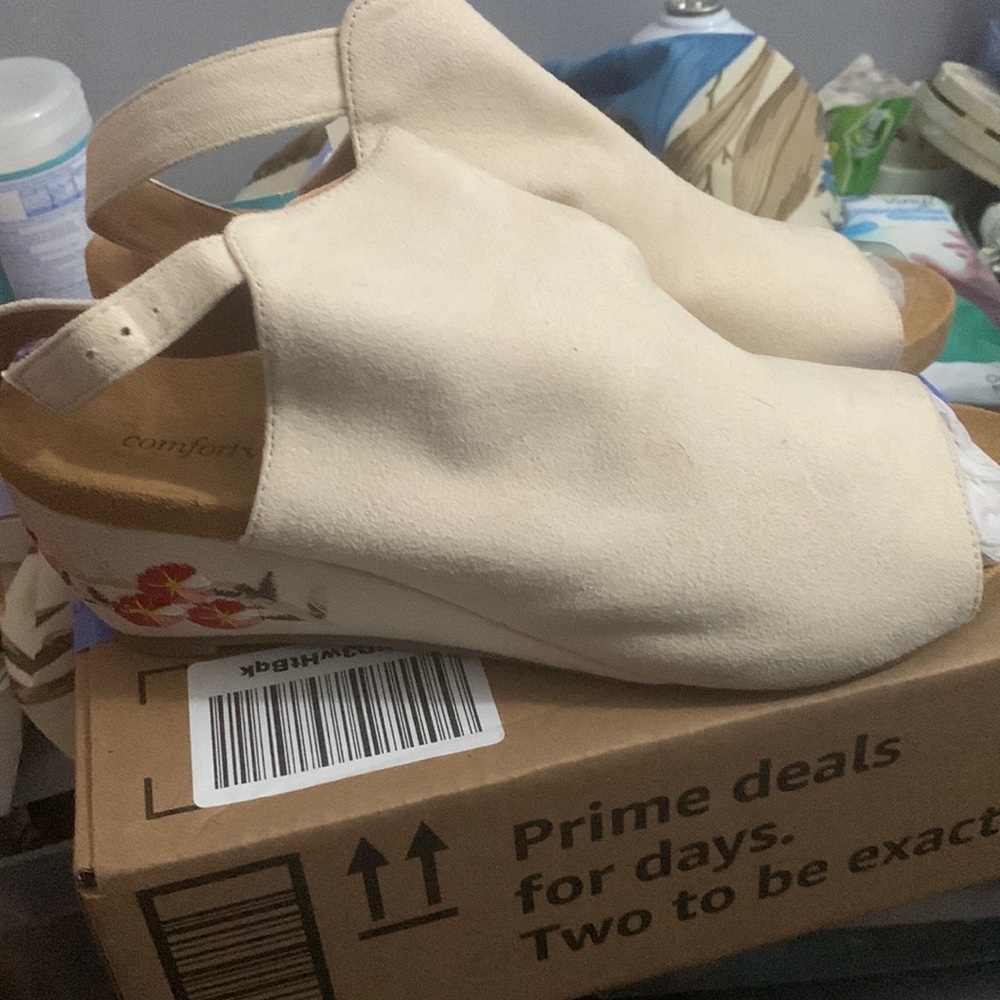 Wedge heel shoe